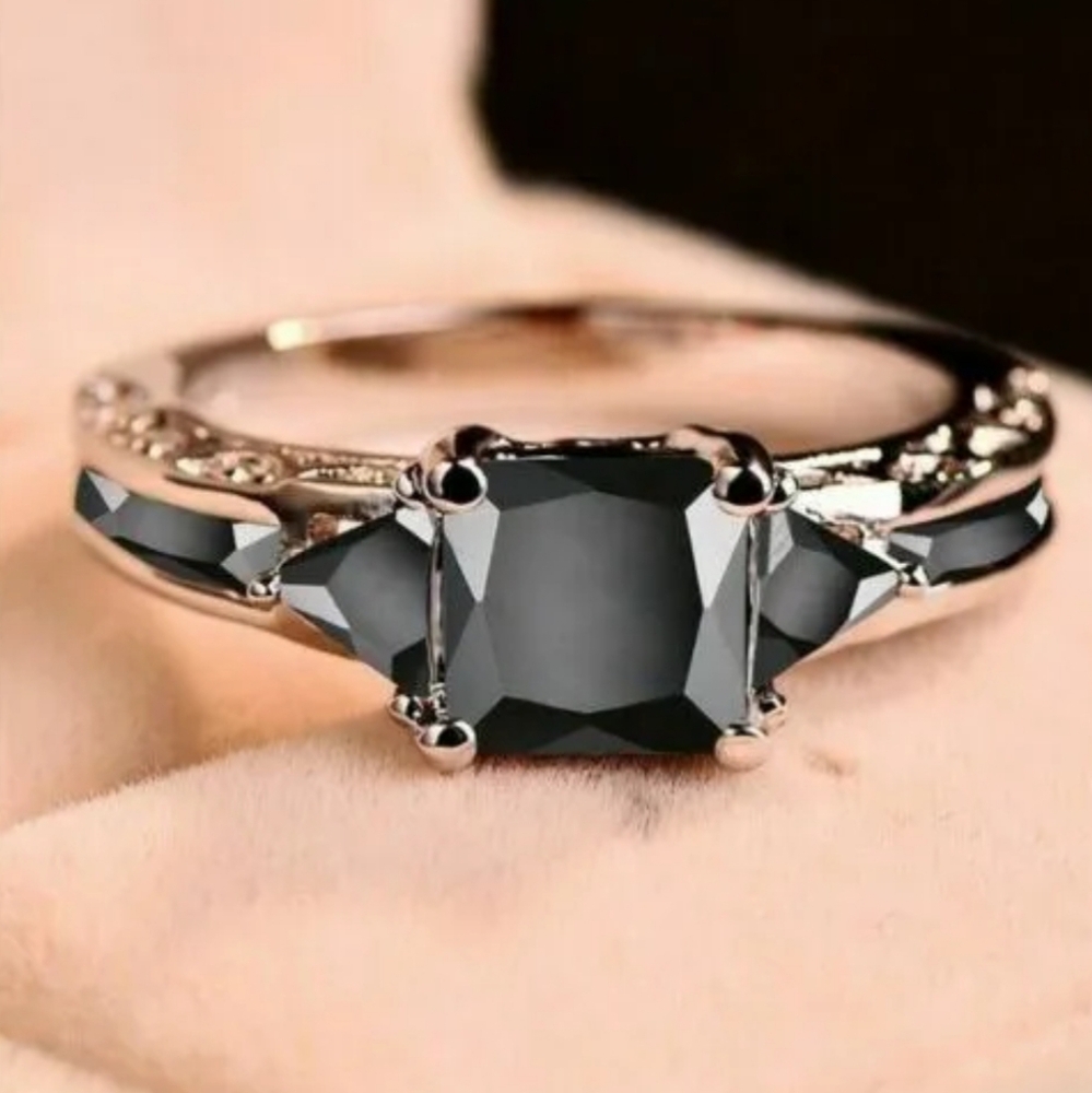Gorgeous Ring #430 - Picture 1 of 3